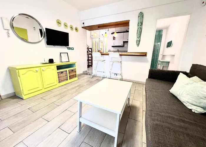 Casa Canaria Shared House * 엘메다노